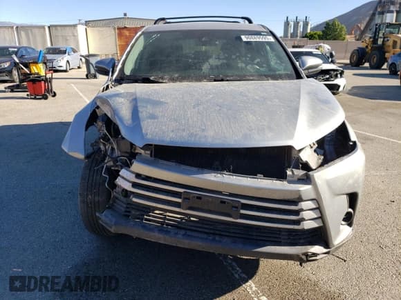 ✅ 2019 Toyota Highlander LE Plus • VIN: 5TDZZRFH1KS289386 • Лот: 90889595. Опубликован ранее на Copart с пробегом 101 418 миль. Бесплатный доступ к архиву аукционных продаж из США и подробный отчёт об истории автомобиля на DreamBid. Изображение 5.