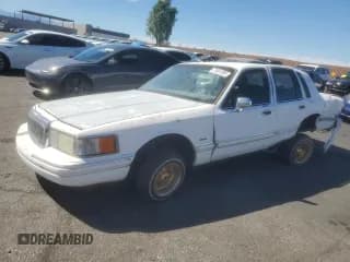 ✅ 1994 Lincoln Town Car Executive • VIN: 1LNLM81W2RY774196 • Lot: 71861995. Listed on Copart with 177,437 mi. Free auction sales archive from the USA and detailed vehicle history report at DreamBid. Image 1.