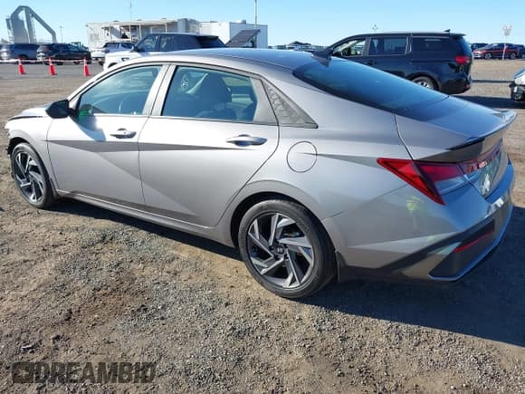 ✅ 2025 Hyundai Elantra SEL Sport • VIN: KMHLM4DG0SU882455 • Lot: 43391644. Listed on IAAI with 8,201 mi. Free auction sales archive from the USA and detailed vehicle history report at DreamBid. Image 3.