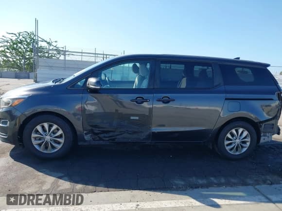 ✅ 2019 Kia Sedona EX • VIN: KNDMB5C16K6558920 • Лот: 43394620. Опубликован ранее на IAAI с пробегом 182 931 миль. Бесплатный доступ к архиву аукционных продаж из США и подробный отчёт об истории автомобиля на DreamBid. Изображение 15.