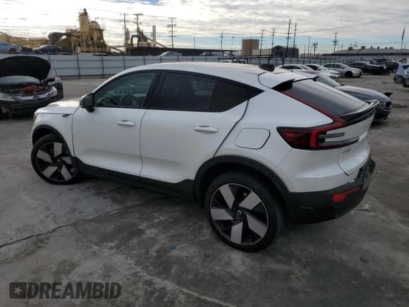 ✅ 2023 Volvo C40 Ultimate • VIN: YV4ED3GM8P2037040 • Лот: 37162894. Опубликован ранее на Copart с пробегом Не указан. Бесплатный доступ к архиву аукционных продаж из США и подробный отчёт об истории автомобиля на DreamBid. Изображение 2.