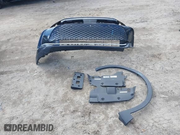 ✅ 2024 Toyota Crown XLE • VIN: JTDAAAAF3R3030244 • Lot: 41847152. Wystawiony na IAAI z przebiegiem 18 676 mil. Bezpłatny archiwum sprzedaży aukcyjnych z USA i szczegółowy raport historii pojazdu na DreamBid. Zdjęcie 12.