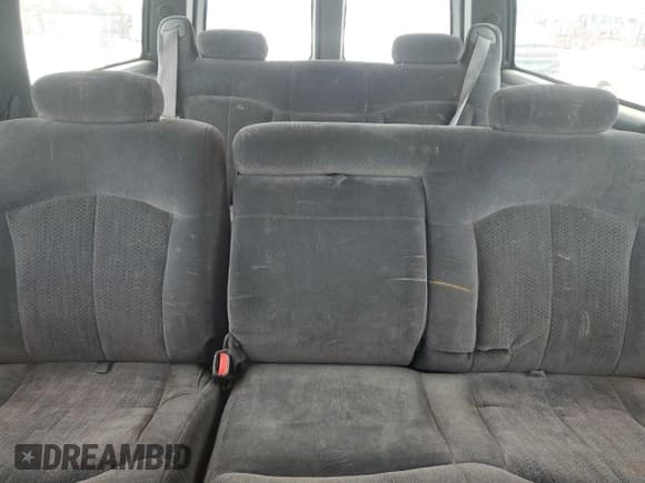 ✅ 2002 Chevrolet Suburban LS • VIN: 3GNGK26U72G266300 • Лот: 87486704. Опубликован ранее на Copart с пробегом 278 371 миль. Бесплатный доступ к архиву аукционных продаж из США и подробный отчёт об истории автомобиля на DreamBid. Изображение 10.