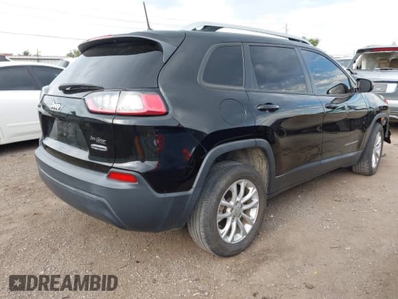 ✅ 2020 Jeep Cherokee Latitude • VIN: 1C4PJLCB2LD595604 • Lot: 42922772. Wystawiony na IAAI z przebiegiem Nie podano. Bezpłatny archiwum sprzedaży aukcyjnych z USA i szczegółowy raport historii pojazdu na DreamBid. Zdjęcie 4.