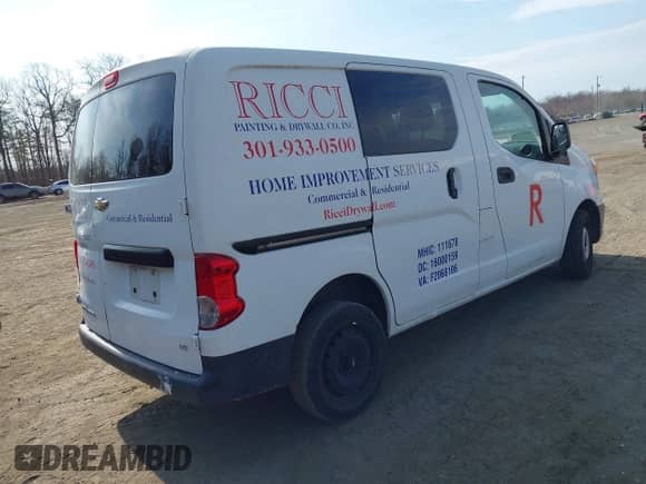 2015 Chevrolet City Express Cargo LS z VIN 3N63M0YN6FK698243, wystawiony jako IAAI lot #41903601 z przebiegiem 142 021 mil mil oraz . Historia ofert i sprzedaży dostępna na DreamBid. Obrazek 4.