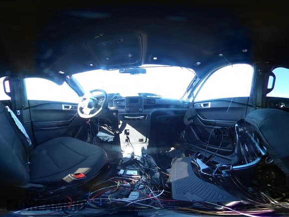 ✅ 2022 Ford Police Interceptor Utility • VIN: 1FM5K8AB2NGA02664 • Lot: 40499840. Wystawiony na IAAI z przebiegiem 7 067 mil. Bezpłatny archiwum sprzedaży aukcyjnych z USA i szczegółowy raport historii pojazdu na DreamBid. Zdjęcie 19.