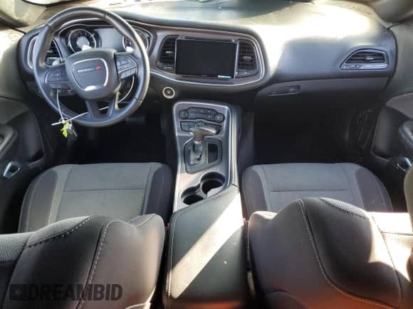 2015 Dodge Challenger SXT z VIN 2C3CDZAG8FH715103, wystawiony jako Copart lot #82575205 z przebiegiem Nie podano mil oraz Szkoda całkowita • Salvage title. Historia ofert i sprzedaży dostępna na DreamBid. Obrazek 8.