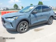 ✅ 2025 Ford Escape ST-Line • VIN: 1FMCU9MN7SUA29000 • Лот: 42968240. Опубликован ранее на IAAI с пробегом 8 788 миль. Бесплатный доступ к архиву аукционных продаж из США и подробный отчёт об истории автомобиля на DreamBid. Изображение 2.