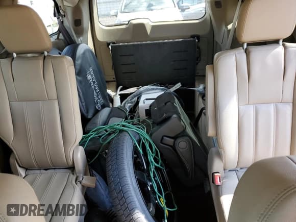 ✅ 2015 Chrysler Town & Country Touring • VIN: 2C4RC1BG0FR644689 • Lot: 81456525. Wystawiony na Copart z przebiegiem 131 888 mil. Bezpłatny archiwum sprzedaży aukcyjnych z USA i szczegółowy raport historii pojazdu na DreamBid. Zdjęcie 10.