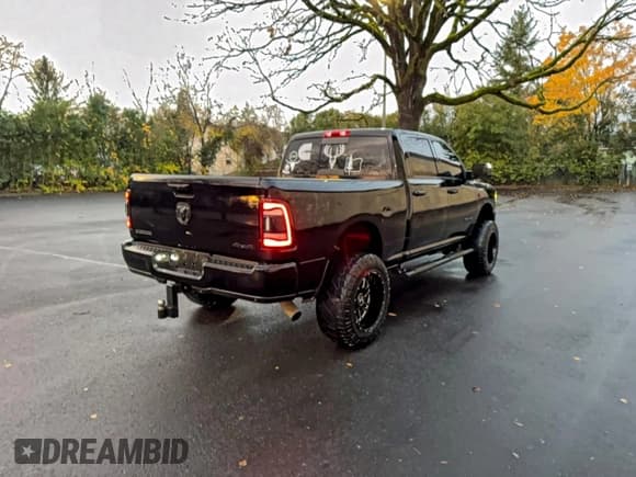 ✅ 2022 Ram 2500 Big Horn • VIN: 3C6UR5DLXNG117846 • Lot: 96195415. Wystawiony na Copart z przebiegiem 94 718 mil. Bezpłatny archiwum sprzedaży aukcyjnych z USA i szczegółowy raport historii pojazdu na DreamBid. Zdjęcie 4.