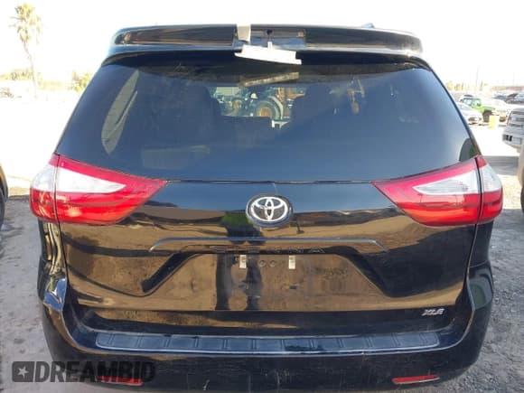 ✅ 2017 Toyota Sienna XLE Premium • VIN: 5TDYZ3DC0HS875439 • Lot: 43083491. Listed on IAAI with 179,323 mi. Free auction sales archive from the USA and detailed vehicle history report at DreamBid. Image 16.