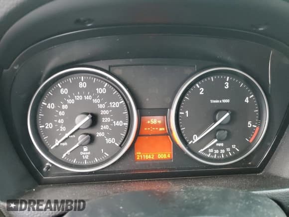 ✅ 2011 BMW 3 Series 335d • VIN: WBAPN7C55BA781768 • Lot: 55140225. Wystawiony na Copart z przebiegiem 211 642 mil. Bezpłatny archiwum sprzedaży aukcyjnych z USA i szczegółowy raport historii pojazdu na DreamBid. Zdjęcie 9.