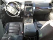 ✅ 2004 Volkswagen Touareg • VIN: WVGCM67L44D004471 • Lot: 41679075. Wystawiony na Copart z przebiegiem 114 528 mil. Bezpłatny archiwum sprzedaży aukcyjnych z USA i szczegółowy raport historii pojazdu na DreamBid. Zdjęcie 8.