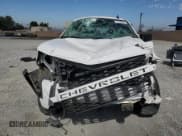 ✅ 2020 Chevrolet Silverado 1500 Custom • VIN: 3GCPWBEFXLG161915 • Lot: 63148565. Wystawiony na Copart z przebiegiem 143 558 mil. Bezpłatny archiwum sprzedaży aukcyjnych z USA i szczegółowy raport historii pojazdu na DreamBid. Zdjęcie 5.