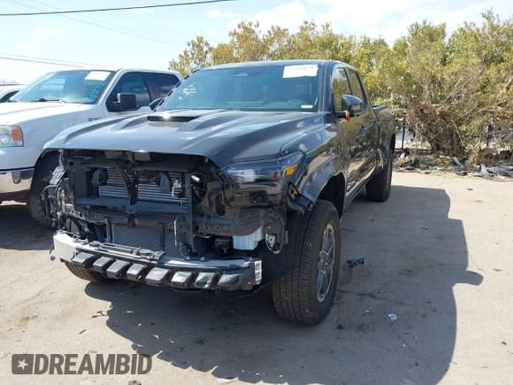 ✅ 2024 Toyota Tacoma SR5 • VIN: 3TMLB5FN7RM024359 • Lot: 42619050. Wystawiony na IAAI z przebiegiem 6 055 mil. Bezpłatny archiwum sprzedaży aukcyjnych z USA i szczegółowy raport historii pojazdu na DreamBid. Zdjęcie 6.