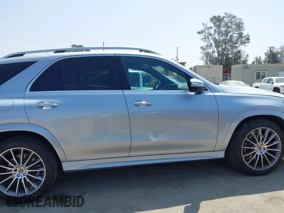 ✅ 2024 Mercedes-Benz GLE 450 • VIN: 4JGFB5KB2RB020084 • Lot: 42597712. Wystawiony na IAAI z przebiegiem 24 222 mil. Bezpłatny archiwum sprzedaży aukcyjnych z USA i szczegółowy raport historii pojazdu na DreamBid. Zdjęcie 13.