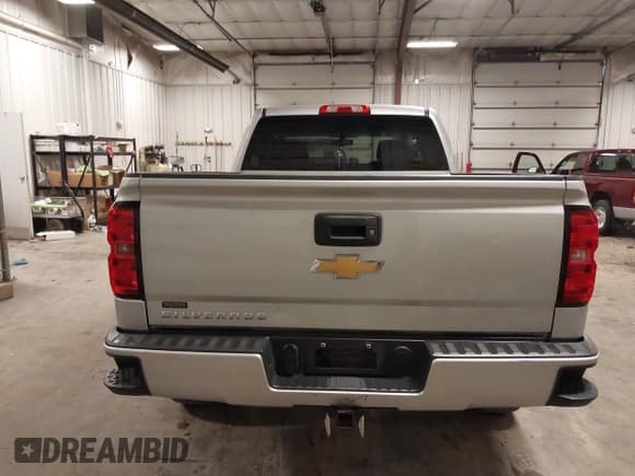 ✅ 2016 Chevrolet Silverado 1500 Custom • VIN: 1GCVKPEC4GZ276439 • Lot: 43381476. Wystawiony na IAAI z przebiegiem 162 310 mil. Bezpłatny archiwum sprzedaży aukcyjnych z USA i szczegółowy raport historii pojazdu na DreamBid. Zdjęcie 17.