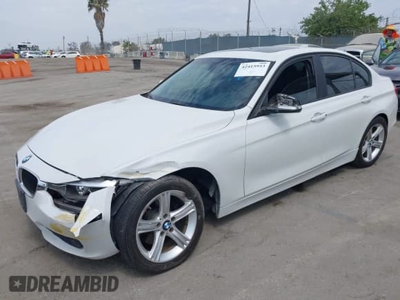 ✅ 2015 BMW 3 Series 328i • VIN: WBA3A5C57FF610527 • Lot: 42415953. Listed on IAAI with 87,301 mi. Free auction sales archive from the USA and detailed vehicle history report at DreamBid. Image 2.