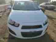 2013 Chevrolet Sonic LT z VIN 1G1JD6SB7D4156683, wystawiony jako Copart lot #52367815 z przebiegiem 129 123 mil mil oraz Czysty tytuł • Clean title. Historia ofert i sprzedaży dostępna na DreamBid. Obrazek 11.