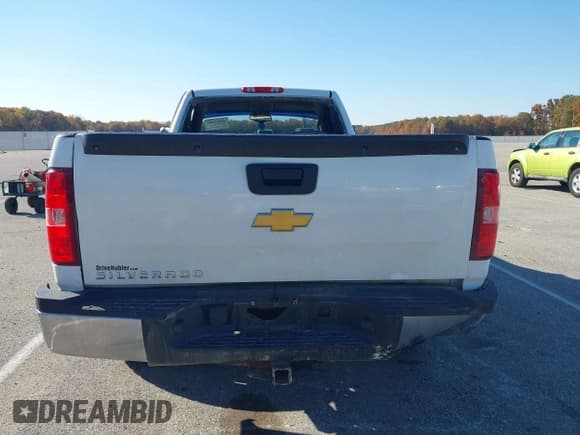 ✅ 2009 Chevrolet Silverado 2500HD Work Truck • VIN: 1GBHC44K49E129313 • Lot: 43602489. Listed on IAAI with 308,651 mi. Free auction sales archive from the USA and detailed vehicle history report at DreamBid. Image 17.