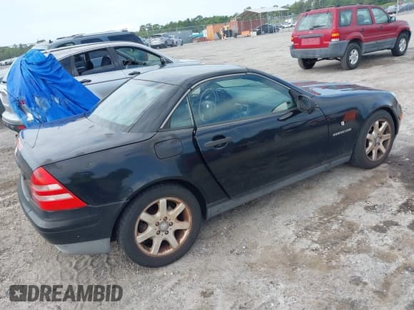 ✅ 1999 Mercedes-Benz SLK 230/320 • VIN: WDBKK47F0XF086064 • Lot: 42223522. Wystawiony na IAAI z przebiegiem 166 381 mil. Bezpłatny archiwum sprzedaży aukcyjnych z USA i szczegółowy raport historii pojazdu na DreamBid. Zdjęcie 4.