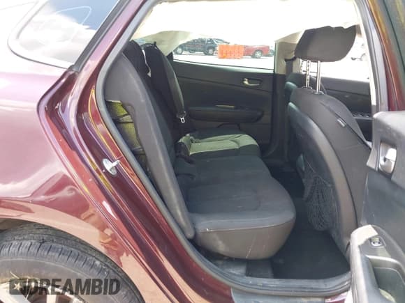 ✅ 2019 Kia Optima S • VIN: 5XXGT4L3XKG359697 • Lot: 42895136. Wystawiony na IAAI z przebiegiem 105 207 mil. Bezpłatny archiwum sprzedaży aukcyjnych z USA i szczegółowy raport historii pojazdu na DreamBid. Zdjęcie 8.