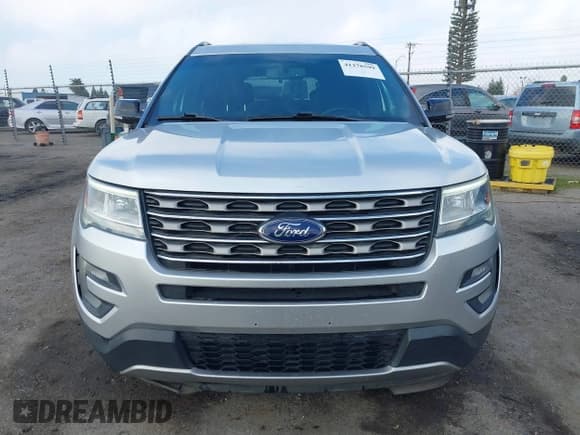 ✅ 2017 Ford Explorer XLT • VIN: 1FM5K7D8XHGB79932 • Lot: 41278599. Listed on IAAI with 100,803 mi. Free auction sales archive from the USA and detailed vehicle history report at DreamBid. Image 12.