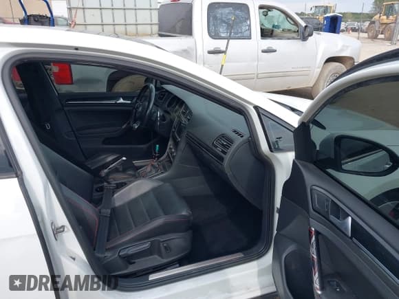 ✅ 2016 Volkswagen Golf GTI S • VIN: 3VW447AU0GM051602 • Lot: 43534940. Wystawiony na IAAI z przebiegiem 92 477 mil. Bezpłatny archiwum sprzedaży aukcyjnych z USA i szczegółowy raport historii pojazdu na DreamBid. Zdjęcie 5.