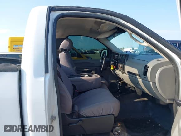 ✅ 2011 Chevrolet Silverado 2500HD Work Truck • VIN: 1GC0CVCG3BF227793 • Lot: 43047832. Wystawiony na IAAI z przebiegiem 239 112 mil. Bezpłatny archiwum sprzedaży aukcyjnych z USA i szczegółowy raport historii pojazdu na DreamBid. Zdjęcie 5.