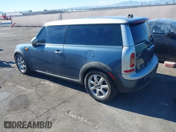 ✅ 2010 MINI Clubman • VIN: WMWML3C59ATX39057 • Lot: 43864131. Wystawiony na IAAI z przebiegiem 89 894 mil. Bezpłatny archiwum sprzedaży aukcyjnych z USA i szczegółowy raport historii pojazdu na DreamBid. Zdjęcie 3.
