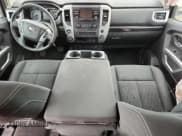 ✅ 2018 Nissan Titan SV • VIN: 1N6AA1EJ3JN500101 • Лот: 70721955. Опубликован ранее на Copart с пробегом 133 984 миль. Бесплатный доступ к архиву аукционных продаж из США и подробный отчёт об истории автомобиля на DreamBid. Изображение 8.