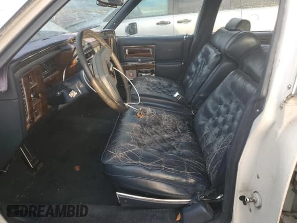 ✅ 1988 Cadillac Brougham • VIN: 1G6DW51Y1JR761749 • Lot: 80371494. Wystawiony na Copart z przebiegiem 1 271 mil. Bezpłatny archiwum sprzedaży aukcyjnych z USA i szczegółowy raport historii pojazdu na DreamBid. Zdjęcie 7.