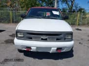 ✅ 1997 Chevrolet Blazer LS • VIN: 1GNDT13W0V2175348 • Lot: 41773422. Wystawiony na IAAI z przebiegiem 247 972 mil. Bezpłatny archiwum sprzedaży aukcyjnych z USA i szczegółowy raport historii pojazdu na DreamBid. Zdjęcie 13.