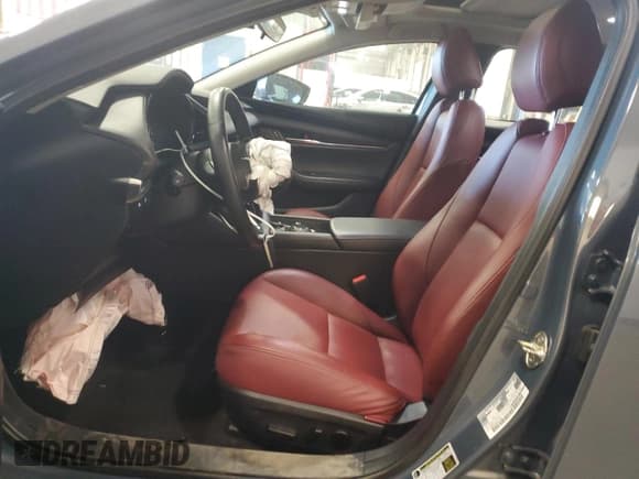 ✅ 2024 Mazda 3 S Carbon Edition • VIN: 3MZBPBCM8RM413399 • Лот: 85312995. Опубликован ранее на Copart с пробегом 9 844 миль. Бесплатный доступ к архиву аукционных продаж из США и подробный отчёт об истории автомобиля на DreamBid. Изображение 7.