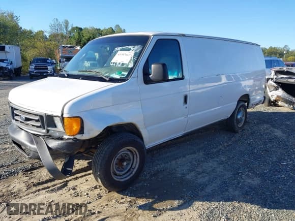 ✅ 2003 Ford Econoline Cargo Super • VIN: 1FTNS24L73HC05806 • Lot: 43307665. Wystawiony na IAAI z przebiegiem 285 594 mil. Bezpłatny archiwum sprzedaży aukcyjnych z USA i szczegółowy raport historii pojazdu na DreamBid. Zdjęcie 17.