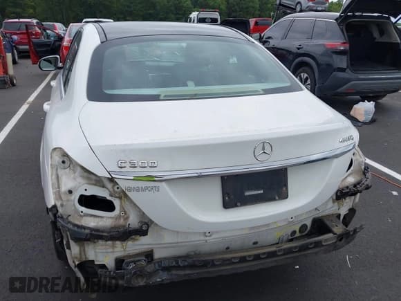 ✅ 2015 Mercedes-Benz C 300 Luxury • VIN: 55SWF4KB1FU042474 • Lot: 43036503. Listed on IAAI with 103,482 mi. Free auction sales archive from the USA and detailed vehicle history report at DreamBid. Image 17.