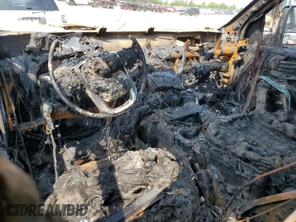 ✅ 2020 GMC Sierra 3500HD Denali • VIN: 1GT49WEY5LF116658 • Lot: 62864934. Wystawiony na Copart z przebiegiem Nie podano. Bezpłatny archiwum sprzedaży aukcyjnych z USA i szczegółowy raport historii pojazdu na DreamBid. Zdjęcie 8.