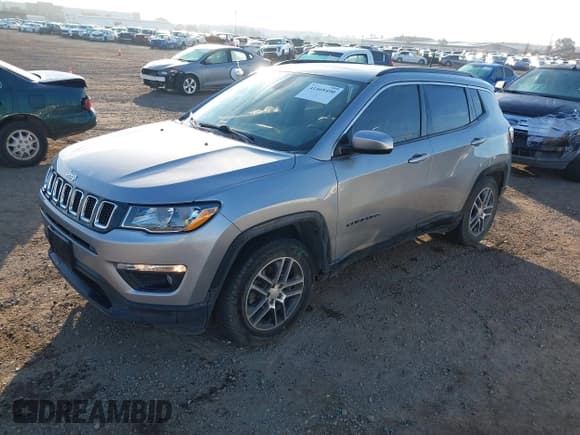 ✅ 2019 Jeep Compass Altitude • VIN: 3C4NJCBB0KT743606 • Lot: 41468490. Wystawiony na IAAI z przebiegiem 57 787 mil. Bezpłatny archiwum sprzedaży aukcyjnych z USA i szczegółowy raport historii pojazdu na DreamBid. Zdjęcie 17.