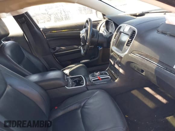 ✅ 2016 Chrysler 300 Limited • VIN: 2C3CCARG5GH170892 • Lot: 43290802. Listed on IAAI with 182,102 mi. Free auction sales archive from the USA and detailed vehicle history report at DreamBid. Image 5.