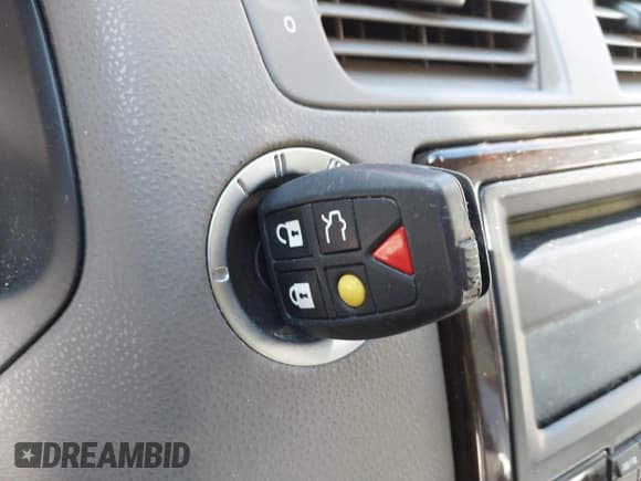 ✅ 2005 Volvo V50 • VIN: YV1MW390652058916 • Lot: 41444072. Listed on IAAI with 154,576 mi. Free auction sales archive from the USA and detailed vehicle history report at DreamBid. Image 11.