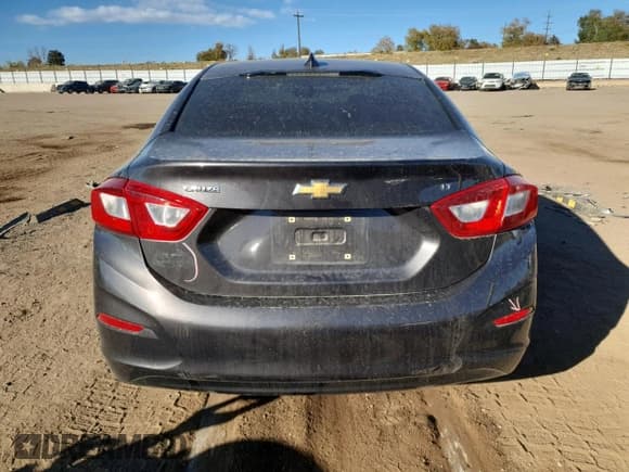 ✅ 2017 Chevrolet Cruze LT • VIN: 1G1BE5SMXH7162107 • Lot: 82661975. Wystawiony na Copart z przebiegiem 113 441 mil. Bezpłatny archiwum sprzedaży aukcyjnych z USA i szczegółowy raport historii pojazdu na DreamBid. Zdjęcie 6.