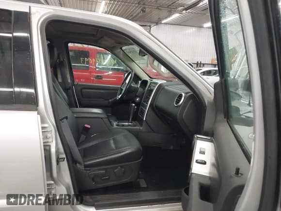 ✅ 2009 Mercury Mountaineer Premier • VIN: 4M2EU48E79UJ01389 • Lot: 43449093. Wystawiony na IAAI z przebiegiem 141 078 mil. Bezpłatny archiwum sprzedaży aukcyjnych z USA i szczegółowy raport historii pojazdu na DreamBid. Zdjęcie 5.