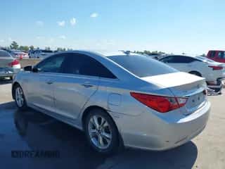 2013 Hyundai Sonata SE с VIN 5NPEC4AC1DH786882, выставлен на аукционе IAAI как лот 43387867 с пробегом 113 121 миль миль и . История ставок и продаж доступна на DreamBid. Изображение 3.