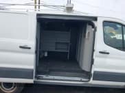 ✅ 2021 Ford Transit Cargo • VIN: 1FTBR1Y85MKA06966 • Lot: 43540742. Wystawiony na IAAI z przebiegiem 111 471 mil. Bezpłatny archiwum sprzedaży aukcyjnych z USA i szczegółowy raport historii pojazdu na DreamBid. Zdjęcie 8.