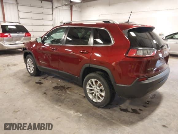 ✅ 2019 Jeep Cherokee Latitude • VIN: 1C4PJMCB6KD335596 • Lot: 42278242. Wystawiony na IAAI z przebiegiem 88 244 mil. Bezpłatny archiwum sprzedaży aukcyjnych z USA i szczegółowy raport historii pojazdu na DreamBid. Zdjęcie 3.