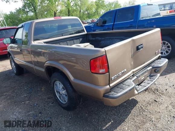 ✅ 2002 GMC Sonoma SLS • VIN: 1GTDT19W528131449 • Lot: 42214861. Listed on IAAI with 54,785 mi. Free auction sales archive from the USA and detailed vehicle history report at DreamBid. Image 3.