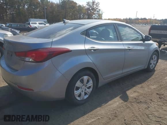 2016 Hyundai Elantra SE z VIN 5NPDH4AE7GH730075, wystawiony jako IAAI lot #43552670 z przebiegiem 98 814 mil mil oraz . Historia ofert i sprzedaży dostępna na DreamBid. Obrazek 4.
