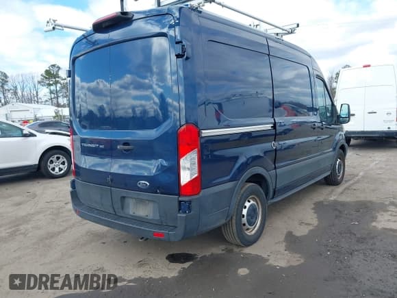 ✅ 2019 Ford Transit • VIN: 1FTYE1CM9KKA48967 • Lot: 41737039. Wystawiony na IAAI z przebiegiem 153 445 mil. Bezpłatny archiwum sprzedaży aukcyjnych z USA i szczegółowy raport historii pojazdu na DreamBid. Zdjęcie 4.