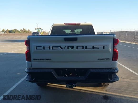 ✅ 2023 Chevrolet Silverado 1500 Custom Trail Boss • VIN: 3GCPDCEK1PG295307 • Lot: 43398211. Wystawiony na IAAI z przebiegiem 23 128 mil. Bezpłatny archiwum sprzedaży aukcyjnych z USA i szczegółowy raport historii pojazdu na DreamBid. Zdjęcie 17.