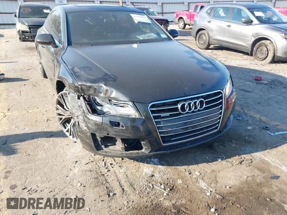 ✅ 2014 Audi A7 Premium Plus • VIN: WAUWGAFC6EN095992 • Lot: 43159975. Listed on IAAI with 152,942 mi. Free auction sales archive from the USA and detailed vehicle history report at DreamBid. Image 6.
